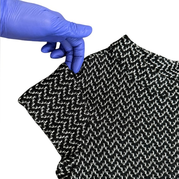 St. John Collection Lela Chevron Tweed Knit Wool
Sheath Dress size 8 - Picture 7 of 17